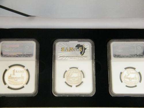 First time on BOB - 3 Super Scarce graded 1994 Presidential Inauguration Coins in Mahogany Style Box