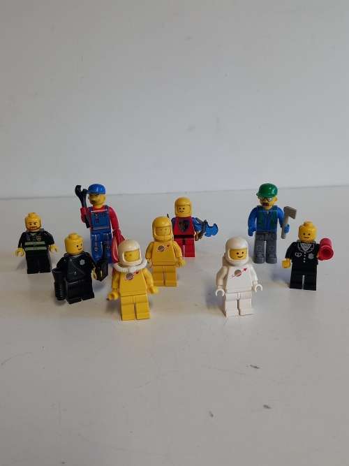 Six Lego branded Minifigures & non-branded Minifigures + Accessories