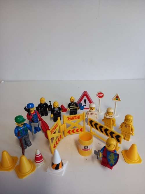 Six Lego branded Minifigures & non-branded Minifigures + Accessories