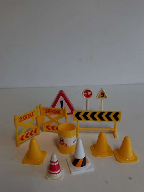 Six Lego branded Minifigures & non-branded Minifigures + Accessories