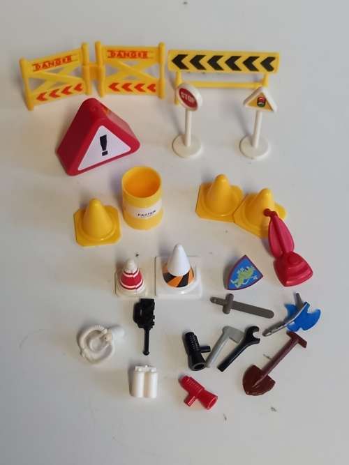 Six Lego branded Minifigures & non-branded Minifigures + Accessories