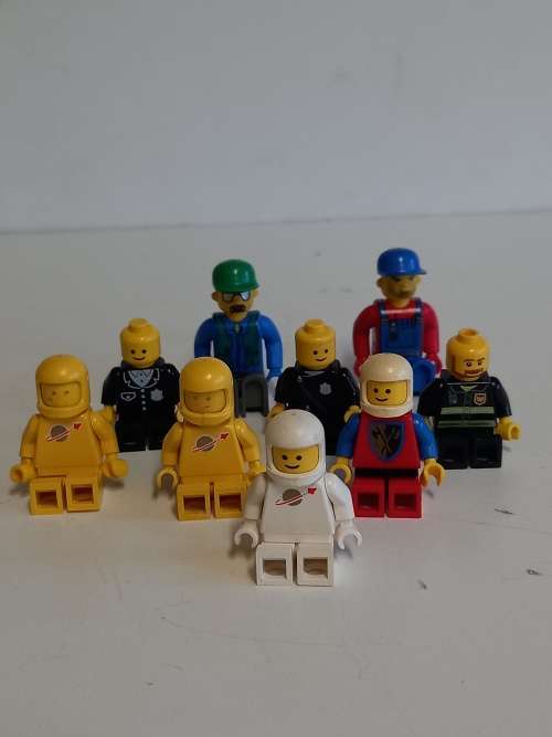 Six Lego branded Minifigures & non-branded Minifigures + Accessories