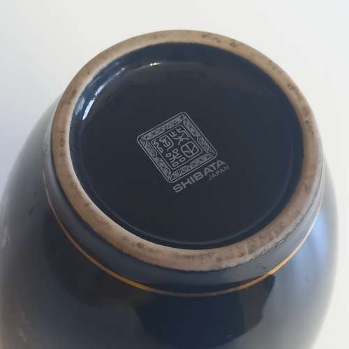Shibata Japanese Black Peacock Gold Rim Vase