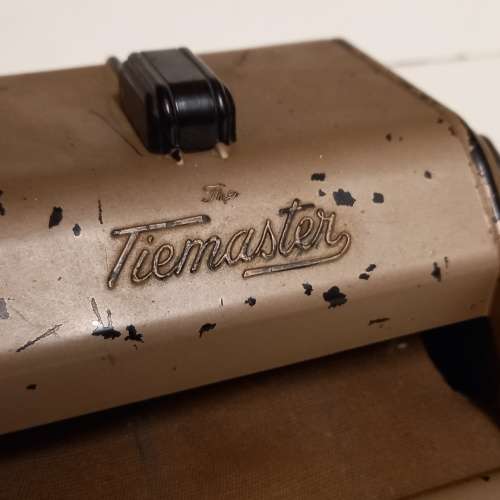 VINTAGE 1940`S BAKELITE TIE PRESS `THE TIEMASTER` BY CORBY