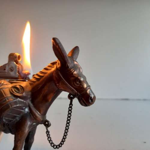 Vintage Van Hunks Ornate Mule Table Lighter - Works