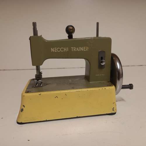 NECCHI TRAINER VINTAGE MINI SEWING MACHINE MADE IN ITALY
