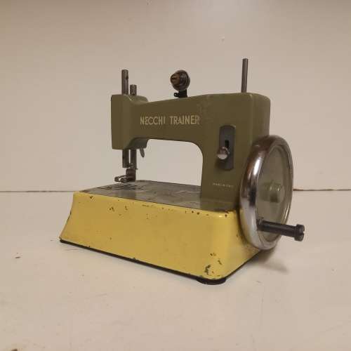 NECCHI TRAINER VINTAGE MINI SEWING MACHINE MADE IN ITALY