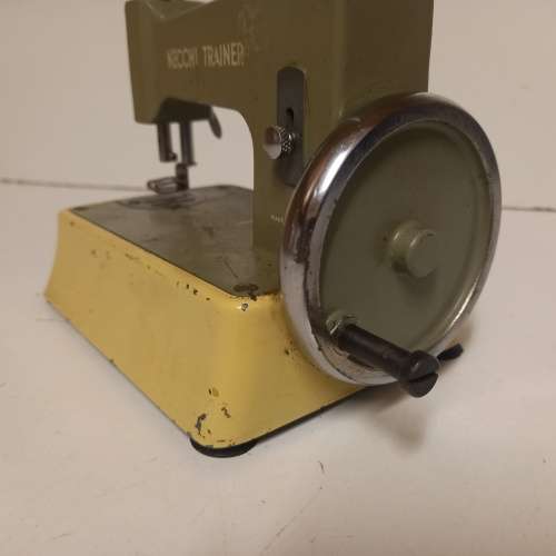 NECCHI TRAINER VINTAGE MINI SEWING MACHINE MADE IN ITALY