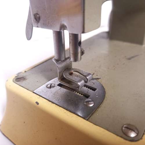 NECCHI TRAINER VINTAGE MINI SEWING MACHINE MADE IN ITALY