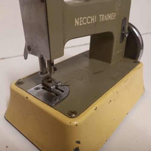 NECCHI TRAINER VINTAGE MINI SEWING MACHINE MADE IN ITALY