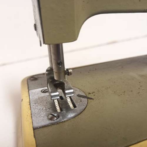 NECCHI TRAINER VINTAGE MINI SEWING MACHINE MADE IN ITALY