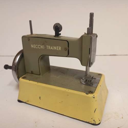 NECCHI TRAINER VINTAGE MINI SEWING MACHINE MADE IN ITALY