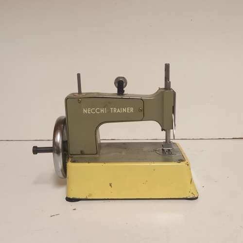 NECCHI TRAINER VINTAGE MINI SEWING MACHINE MADE IN ITALY