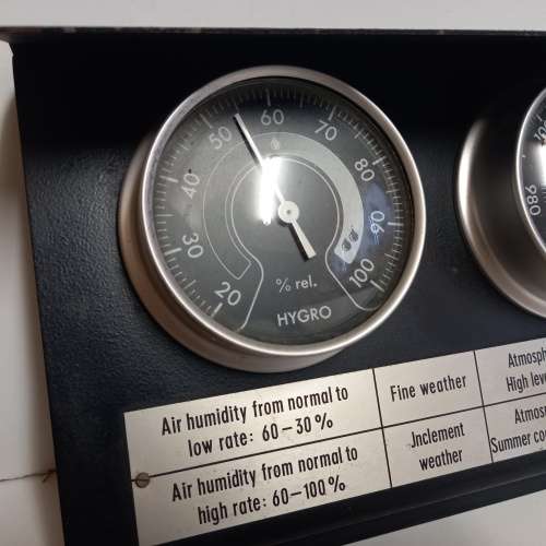 HUGER WEATHERSTATIION  BAROMETER, THERMOMETER and HYGROMETER
