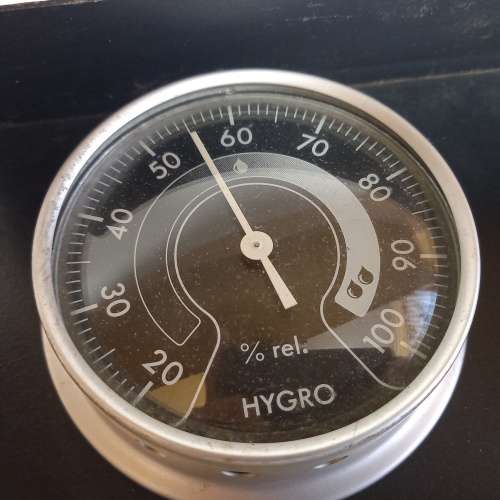 HUGER WEATHERSTATIION  BAROMETER, THERMOMETER and HYGROMETER