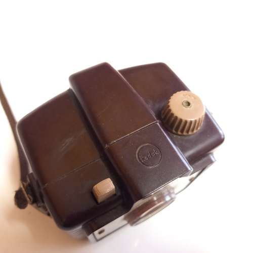 VINTAGE KODAK BROWNIE HOLIDAY FLASH CAMERA