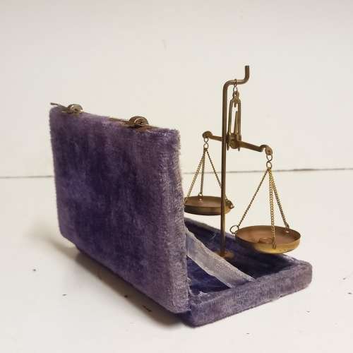 VINTAGE PORTABLE SCALE IN PURPLE VELVET CASE