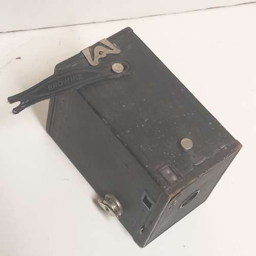 ANTIQUE KODAC BROWNIE NO2 MODEL F BOX CAMERA  MADE IN USA