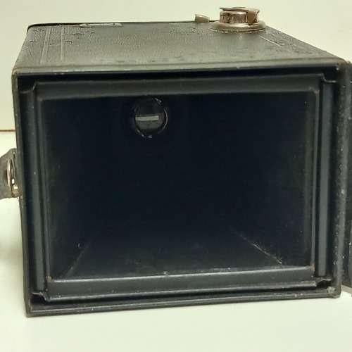 ANTIQUE KODAC BROWNIE NO2 MODEL F BOX CAMERA  MADE IN USA