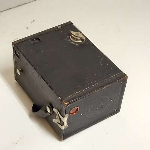 ANTIQUE KODAC BROWNIE NO2 MODEL F BOX CAMERA  MADE IN USA