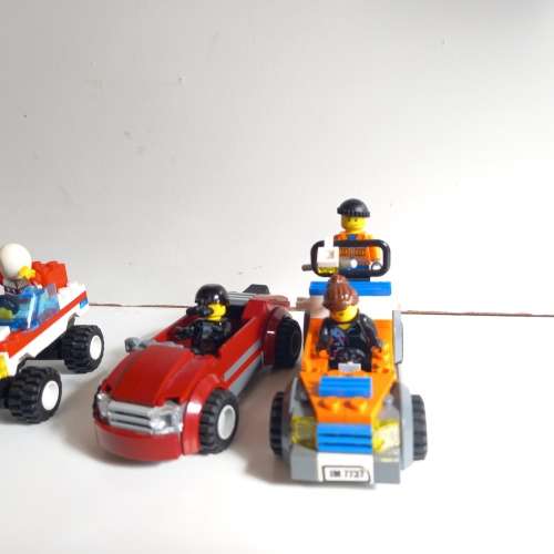 LEGO VEHICLES AND FIVE LEGO MINIFIGURES WITH EXTRA