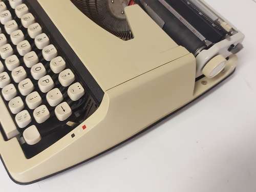 1976 BROTHER DELUXE 800 TYPEWRITER  MADE IN JAPAN