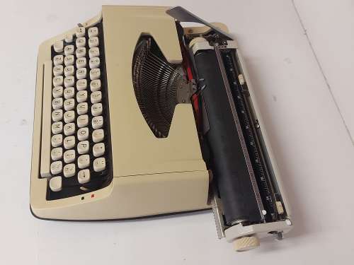 1976 BROTHER DELUXE 800 TYPEWRITER  MADE IN JAPAN