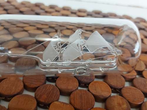 EXQUISITE SHIP IN A BOTTLE  GLASS BLOWN
