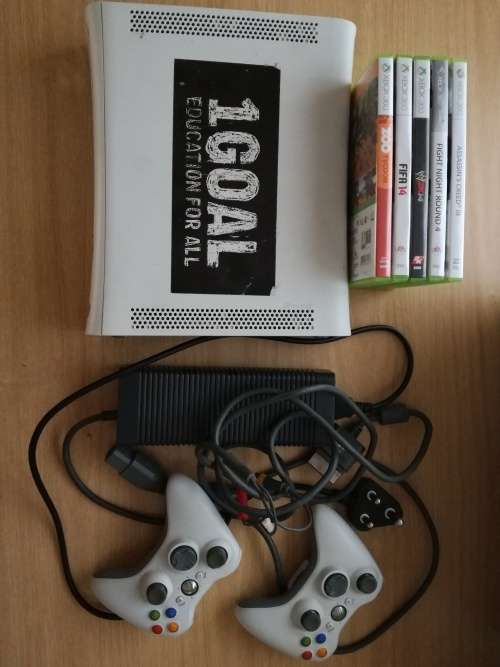 XBOX 360 with 4 Games!
