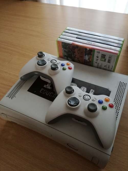 XBOX 360 with 4 Games!