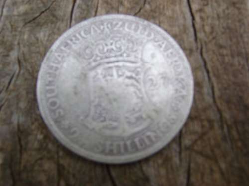 1927 UNION OF SA. HALF CROWN 11.31 GRAMS SILVER. MINTAGE ONLY 193653. KEY DATE.