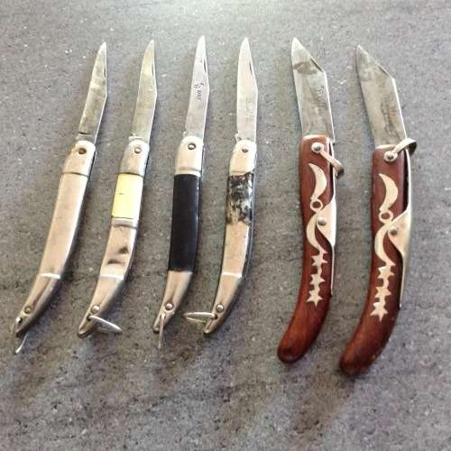 5 VINTAGE OKAPI KEY RING LOCK SINGLE FOLDING POCKET KNIVES AND 1 ORC OKAPI SHAPED KNIFE. SEE DESC.