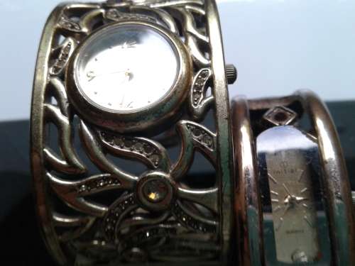 Untested Minx and an Initial ladies'wrist watches.Bid 1 taking 2