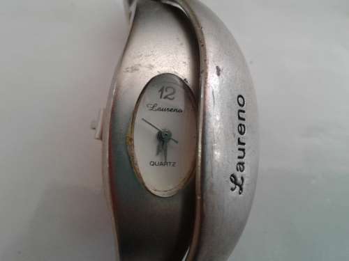 Untested My and Laureno ladies 'wrist watches.Bid 1 taking 2.
