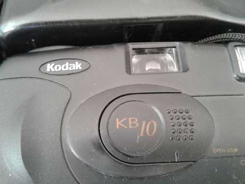 4 Vintage Cameras. Aspec c24.Kodakkb 10.Aryca.Vivitar.Untested.3 Pouches.Bid 1 taking 4.