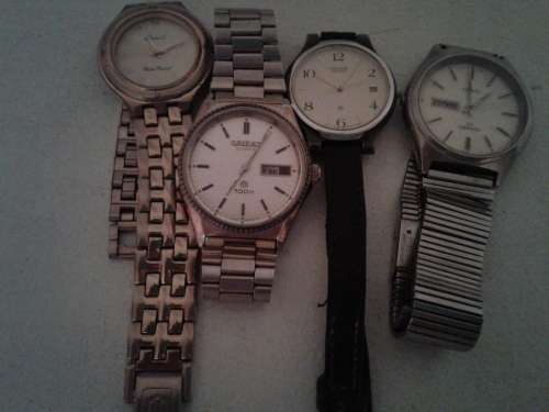 4 ORIENT gent's watches.Untested ,perhaps batteries only.Bid 1 taking 4.