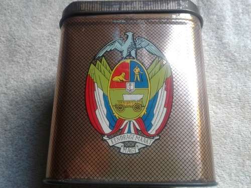 Historical 1910 /1960 UNION OF SA. TIN WITH 100 RANDOM WORLD COINS.BID 1 TAKING 100.DESC.