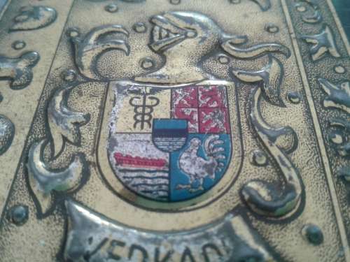 HISTORICAL ROYAL VERKADE HOLLAND TIN WITH 200 RANDOM WORLD COINS.BID. BID 1 TAKING 200.DESC.
