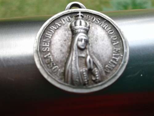 STERLING SILVER.  NOSSA SENIOR ROSARIO DA FATIMA CATHOLIC PENDANT MEDALLION. WEIGHT 3 GRAM.