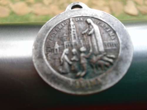 STERLING SILVER.  NOSSA SENIOR ROSARIO DA FATIMA CATHOLIC PENDANT MEDALLION. WEIGHT 3 GRAM.