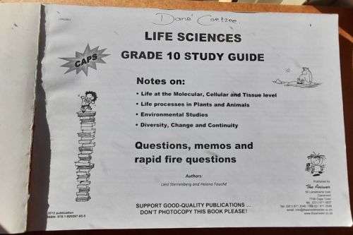 GR 10 CAPS LIFE SCIENCES `3 in 1` Helena Fouche Liesl Sterrenberg, Answer Series