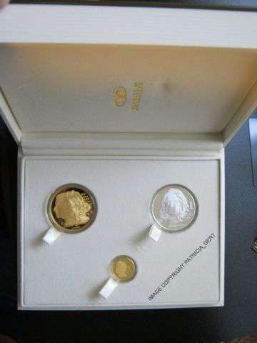 NADINE GORDIMER LAUNCH SET, CERTIFICATE SIGNED BY NADINE GORDIMER! 2010 Protea series