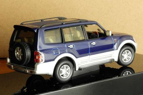 Mitsubishi Pajero  (1999) LWB 4DR by AUTOart
