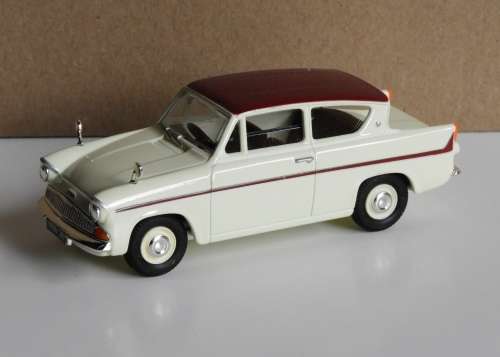 Vanguards Ford Anglia  - Classic Popular Saloon Cars by Lledo