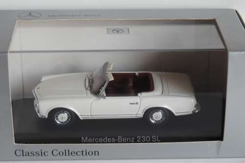 Mercedes-Benz 230SL by Minichamps