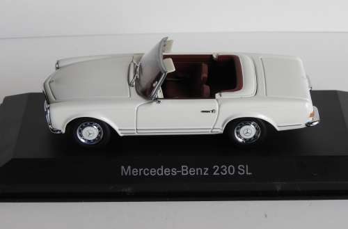 Mercedes-Benz 230SL by Minichamps