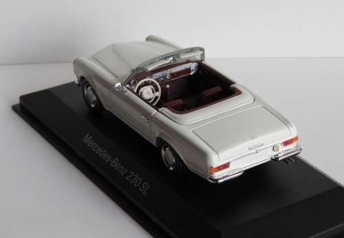 Mercedes-Benz 230SL by Minichamps