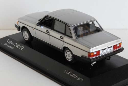 Volvo 240GL by (1986) Minichamps