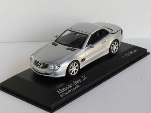 Mercedes-Benz SL (2001) with retractable roof by Minichamps