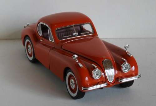 Jaguar XK120 (1949) 1:32 Signature Models